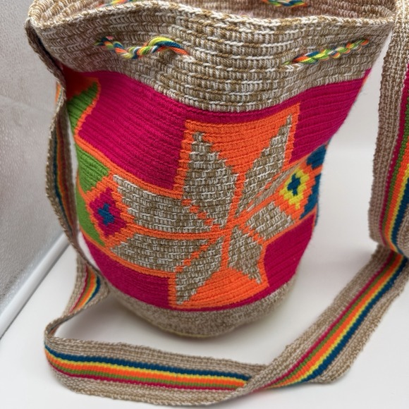 Handwoven Colorful Mochila Style Crossbody Bag Tassel Artisan Boho - Picture 4 of 7